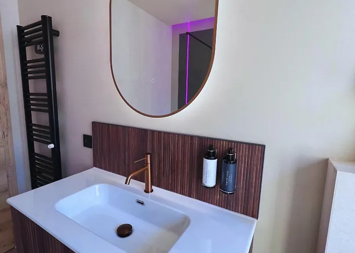 Harmony Avec Balneo * أنجير